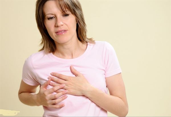 Dấu hiệu đau tức ngực phải cũng có thể là triệu chứng của đau dây thần kinh liên sườn