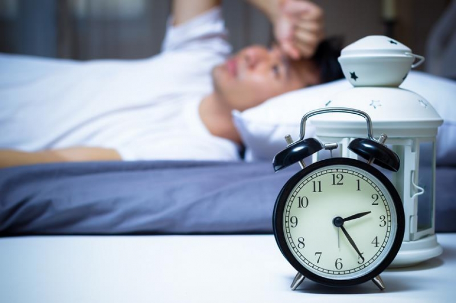 Tiểu đêm nhiều lần gây mất ngủ, suy nhược cơ thể