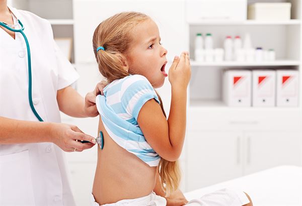 Tốt nhất ba mẹ nên đưa trẻ đi khám bác sĩ nếu trẻ bị ho có đờm vá ổ mũi